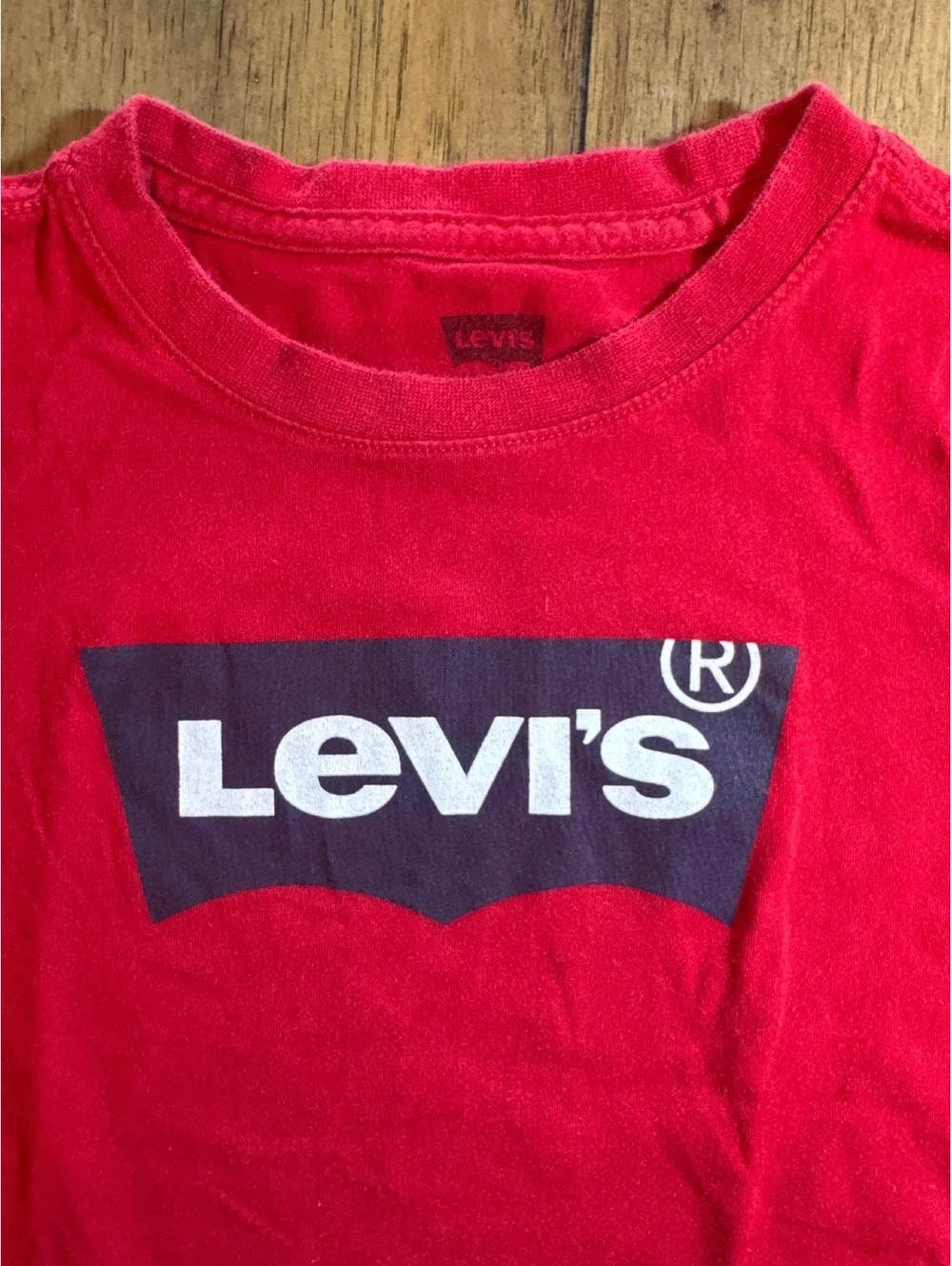 Levi’s Red Logo T-Shirt Boys Size 5–6Y (110/116 cm)